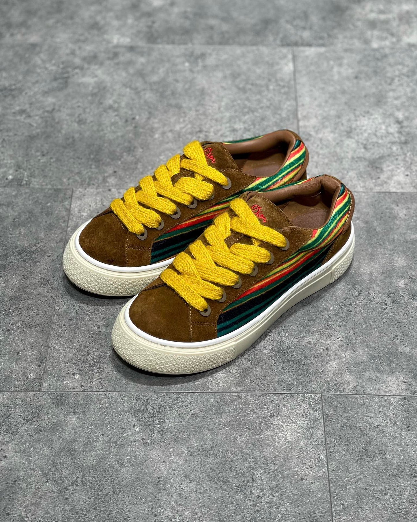 Mehrfarbige Schuhe
