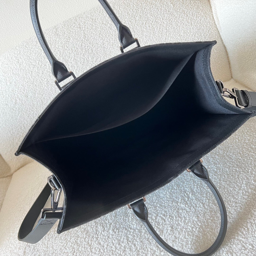 Blaue und schwarzgraue Tasche