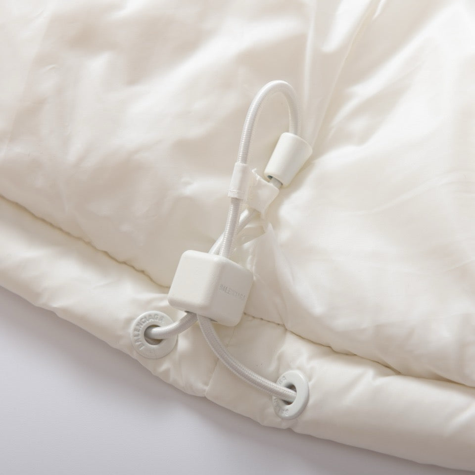 Chaqueta blanca y negra