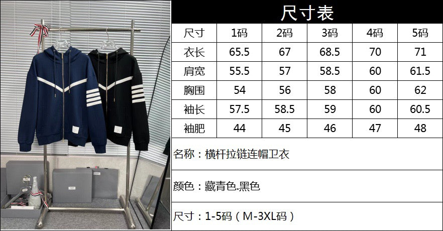 Dunkelblaue und schwarze Jacke