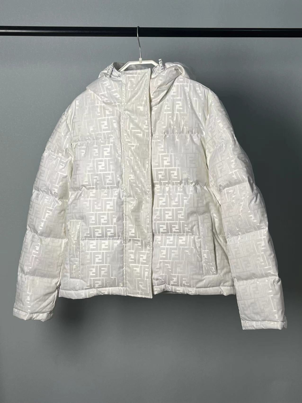 Chaqueta negra, blanca y marrón