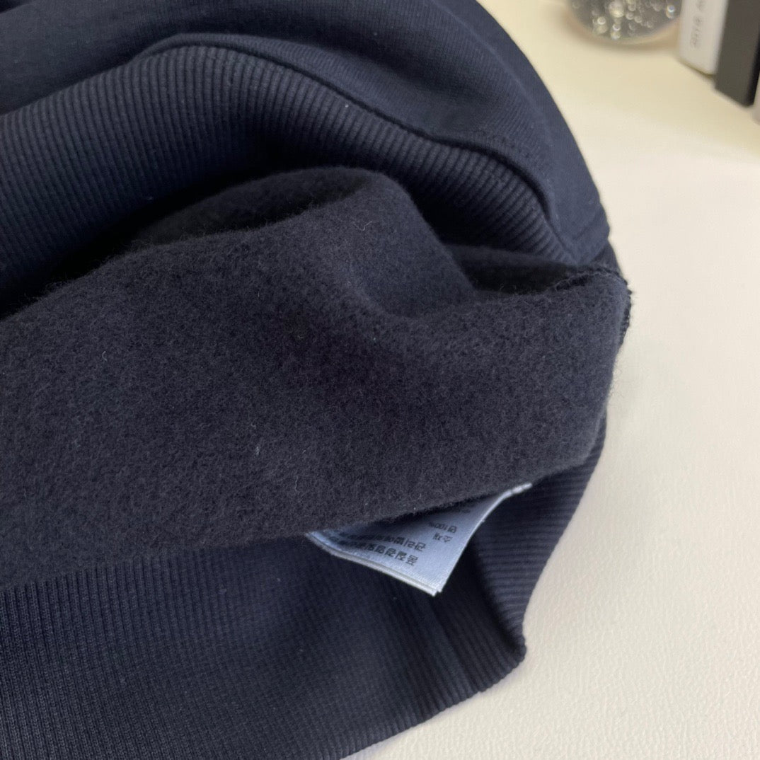 Sudadera con capucha negra y gris