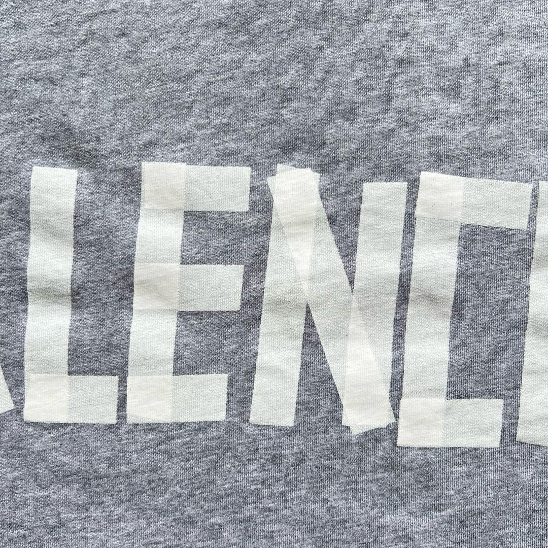 camiseta gris