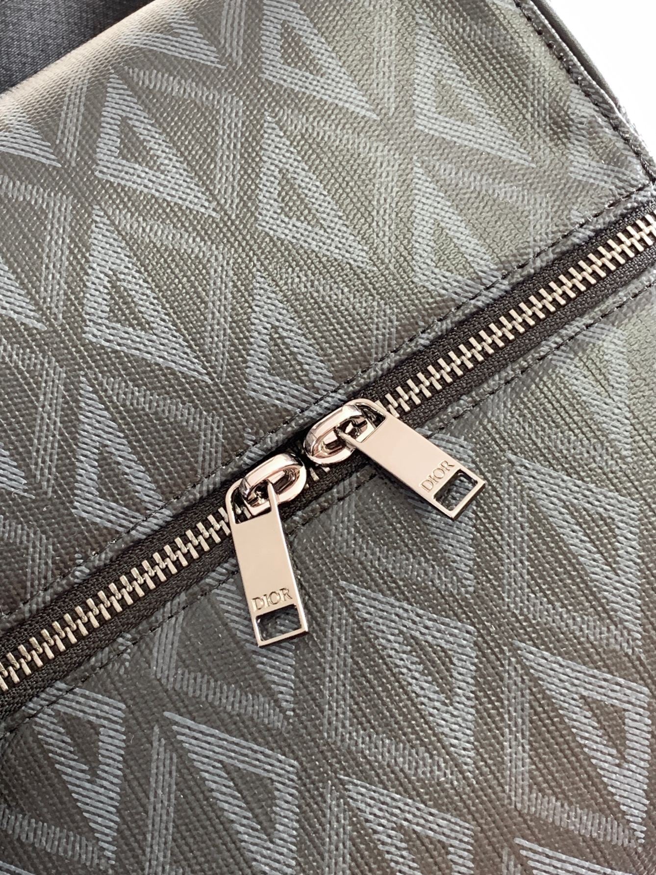 Bolso gris y negro