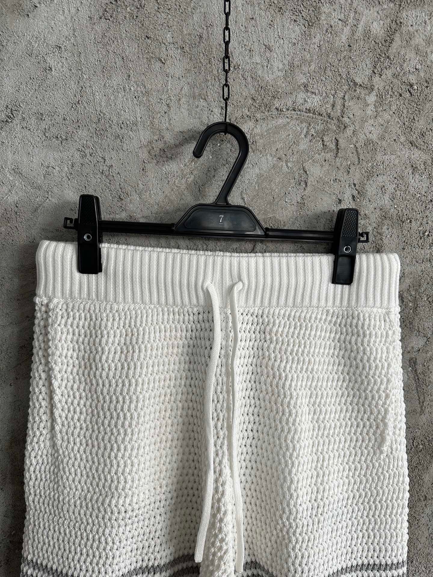 Weiß schwarz Short