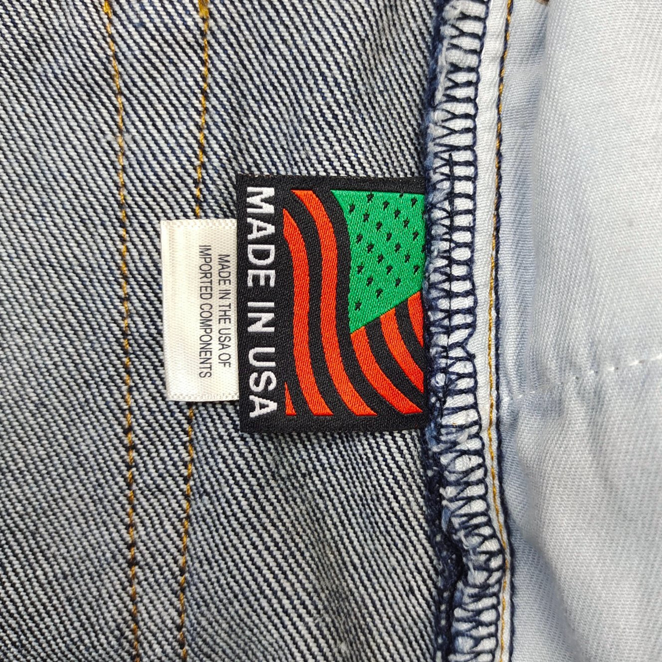 Dunkelschwarze Shorts