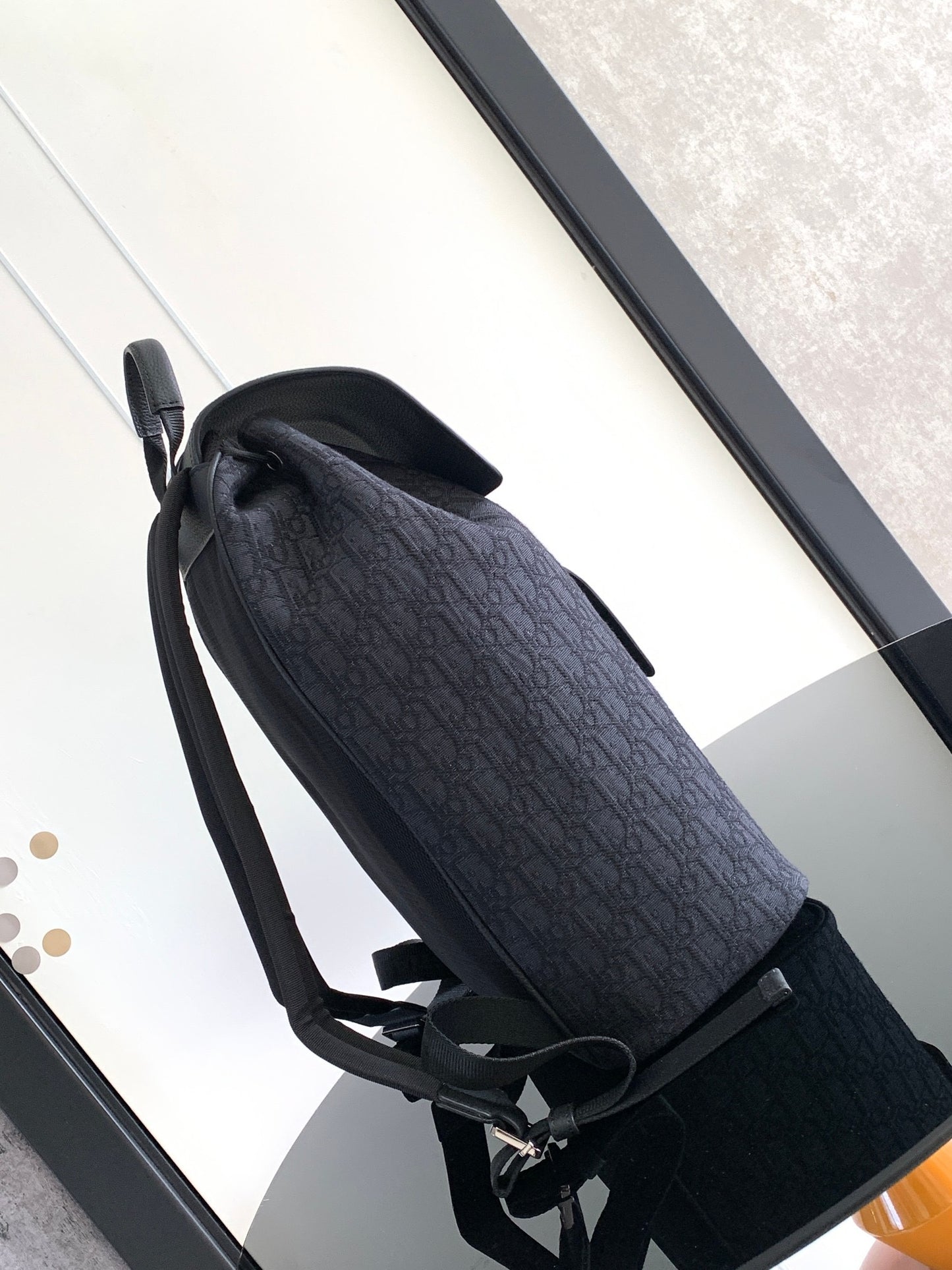 Bolso color albaricoque y negro