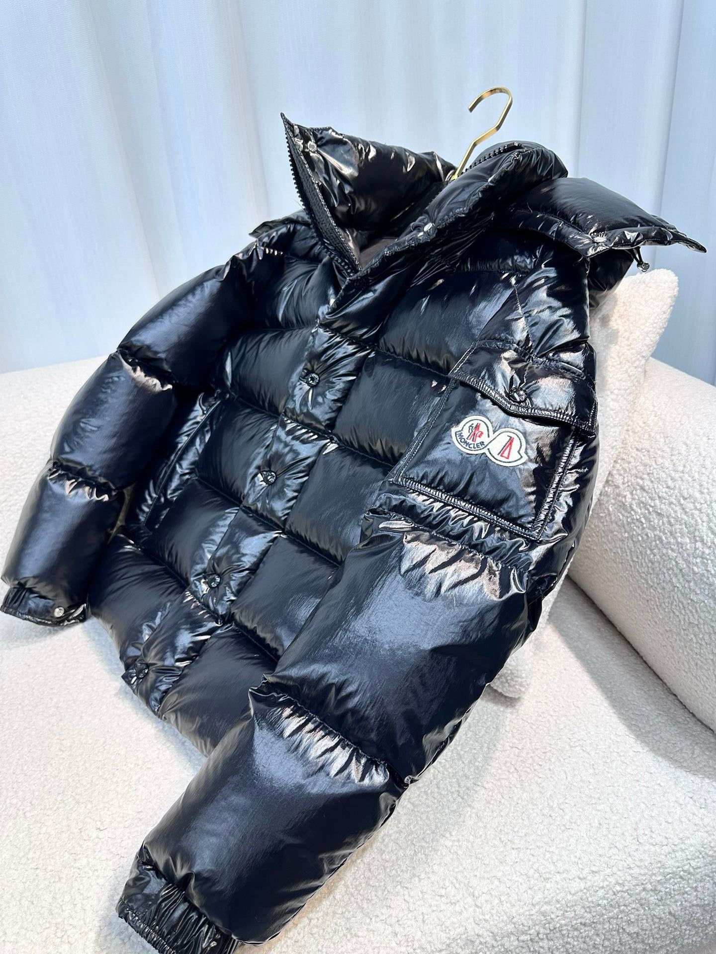 Chaqueta blanca y negra