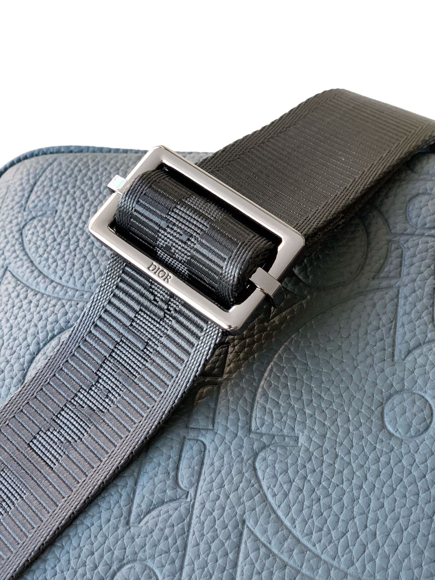 Bolsa gris azul y negra