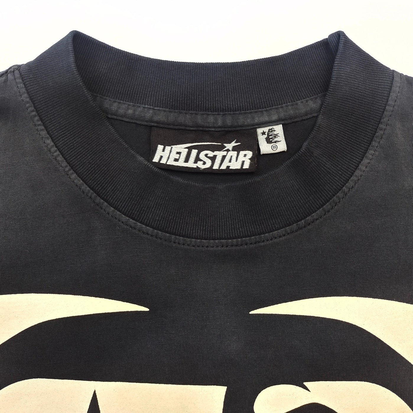 Camiseta negra oscura