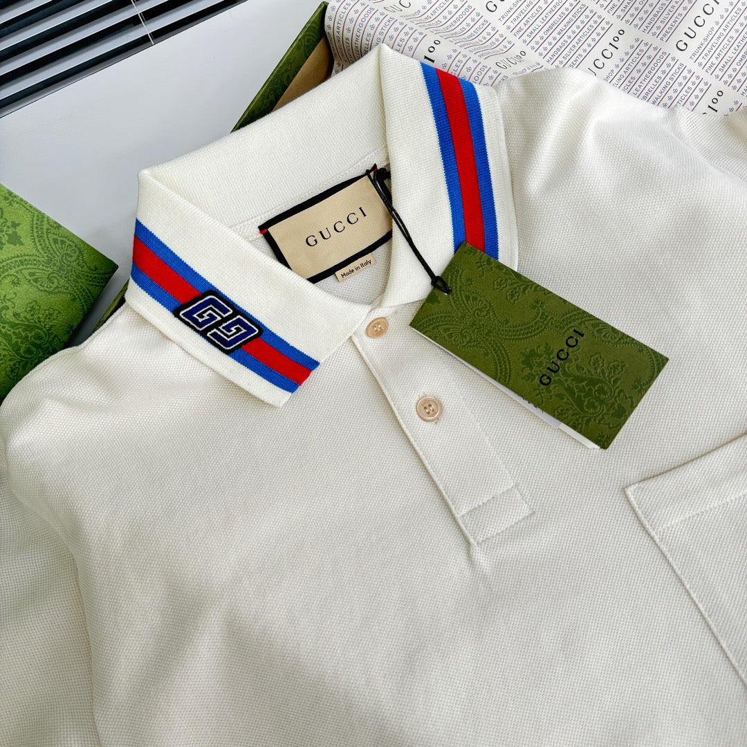 Blaues und weißes Polo
