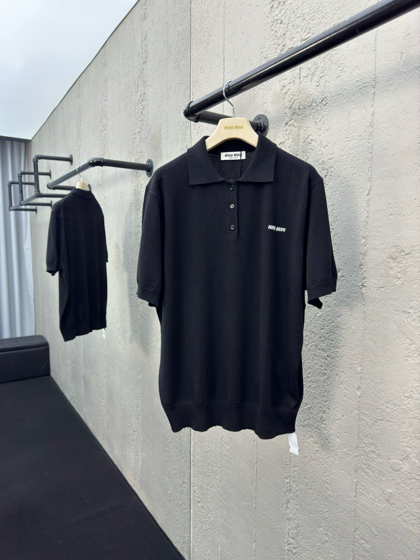 Schwarzes Polo