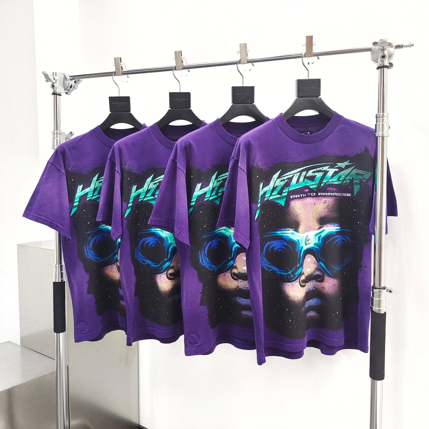camiseta morada
