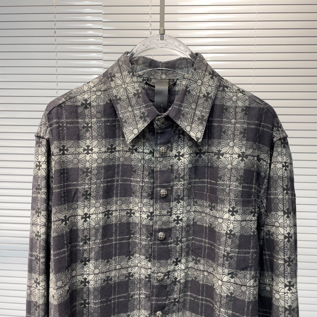 Camisa azul y negra