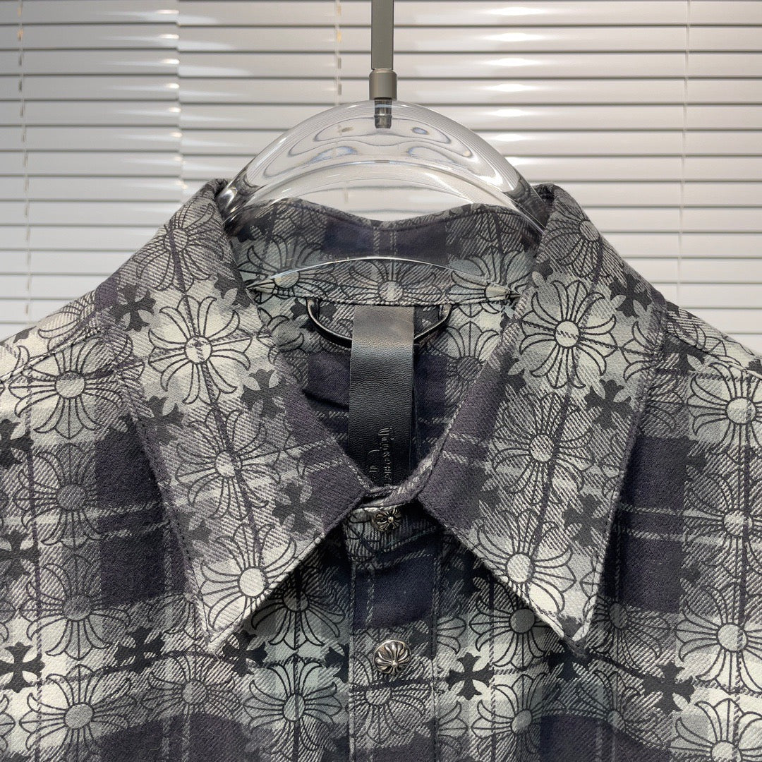 Camisa azul y negra