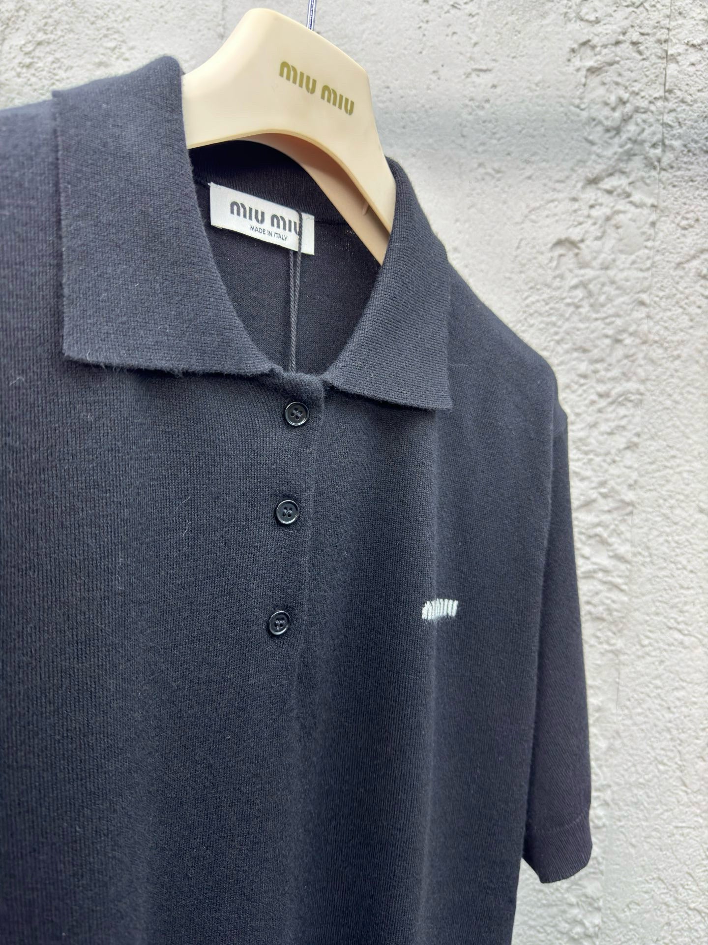 Schwarzes Polo