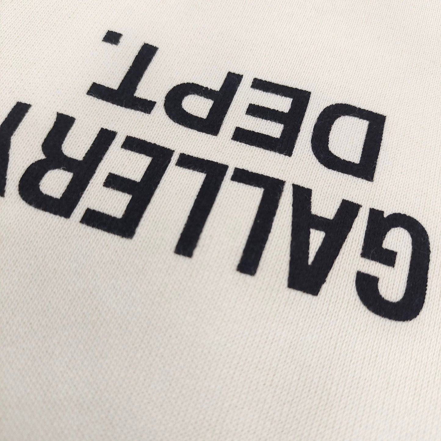 Sudadera con capucha blanca