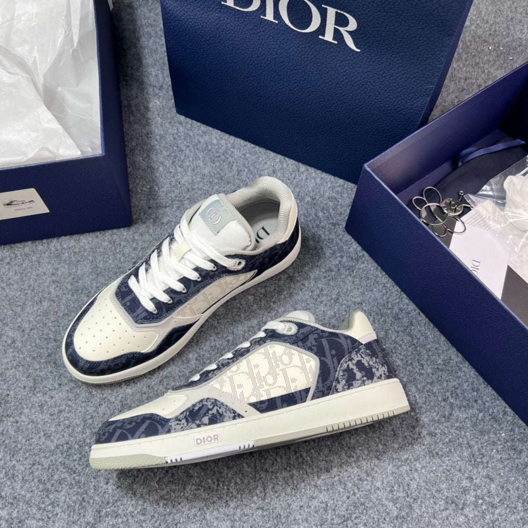 Weißblaue Schuhe