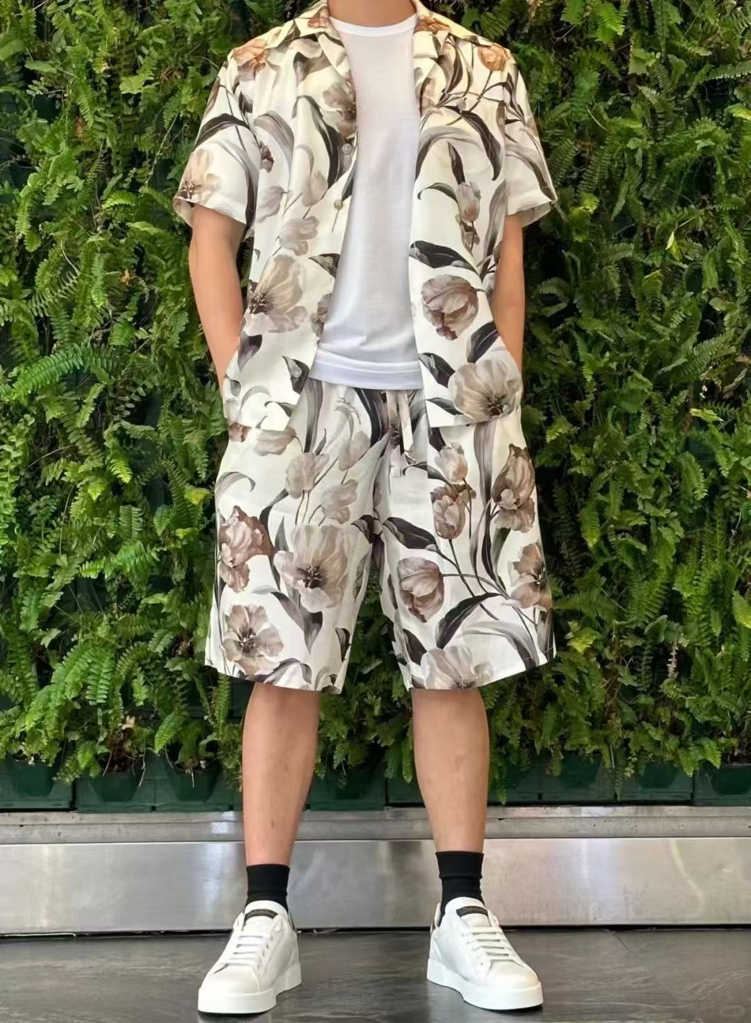 Camiseta multicolor con pantalón corto