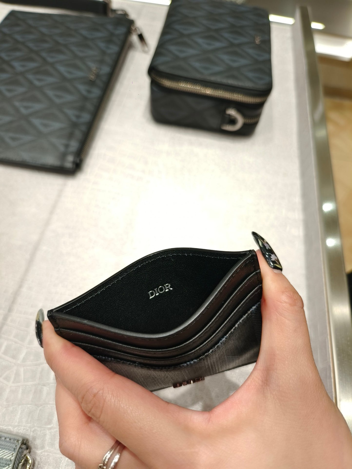 Cartera gris y marrón gris