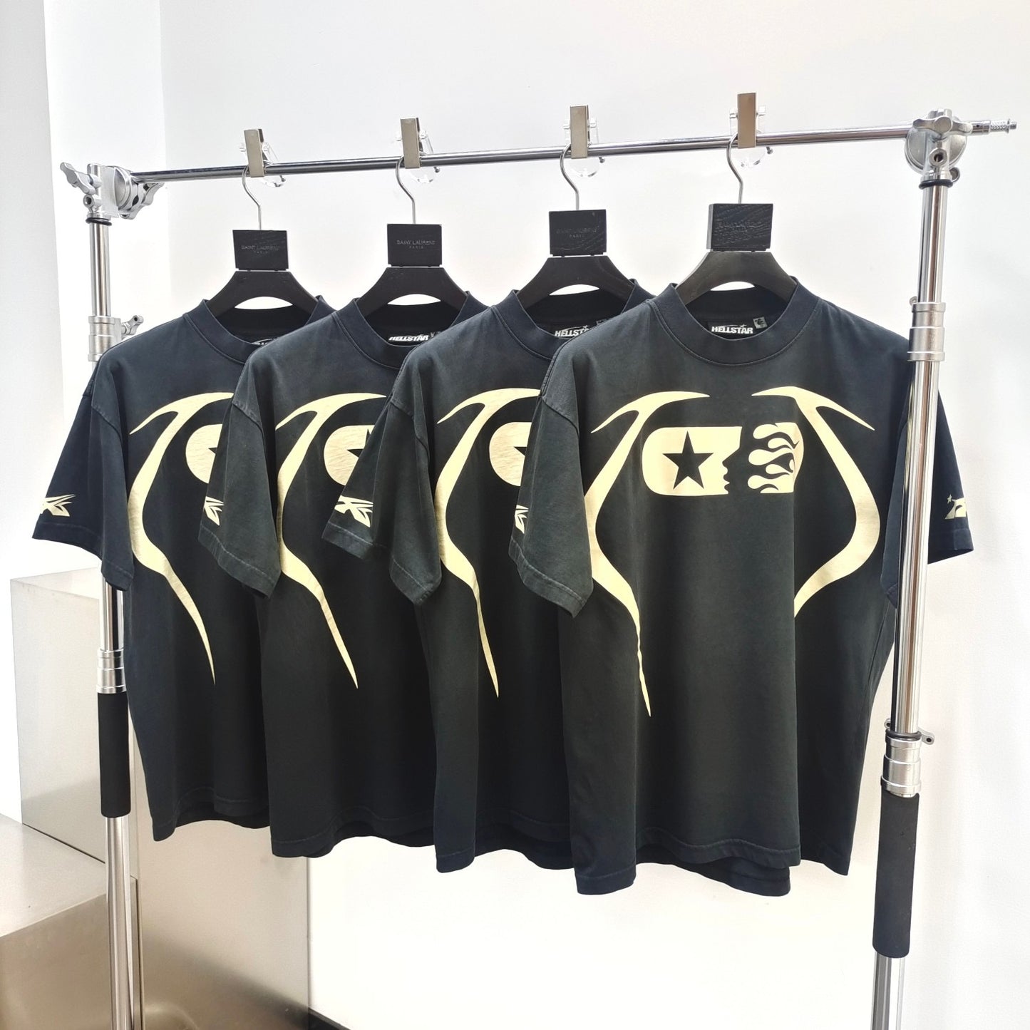 Camiseta negra oscura