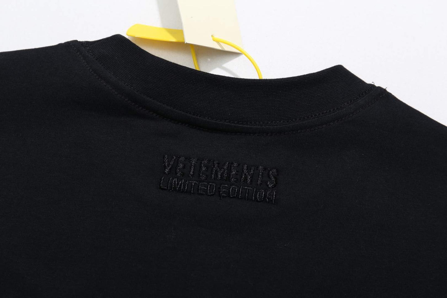 Schwarzes T-Shirt
