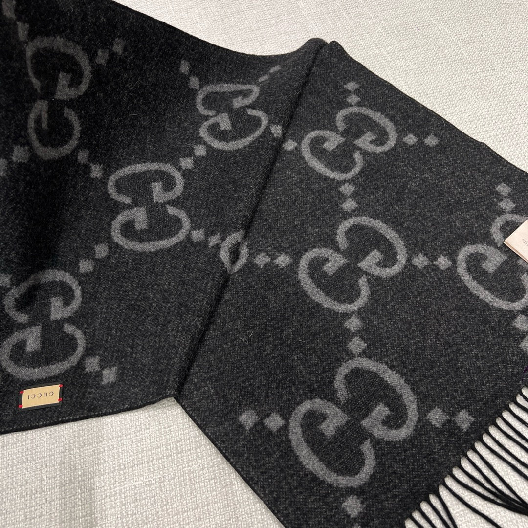 Bufanda negra y gris