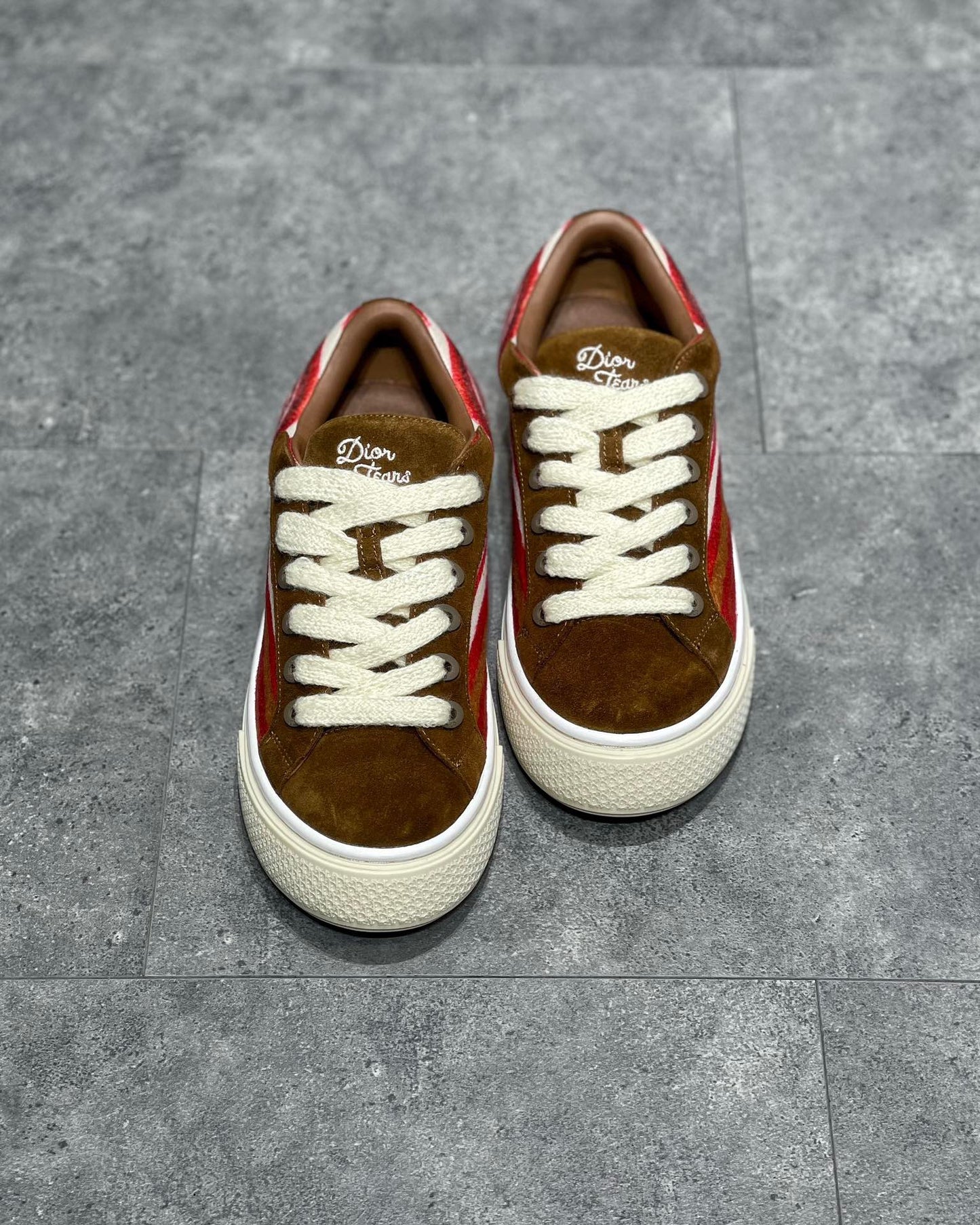 Mehrfarbige Schuhe