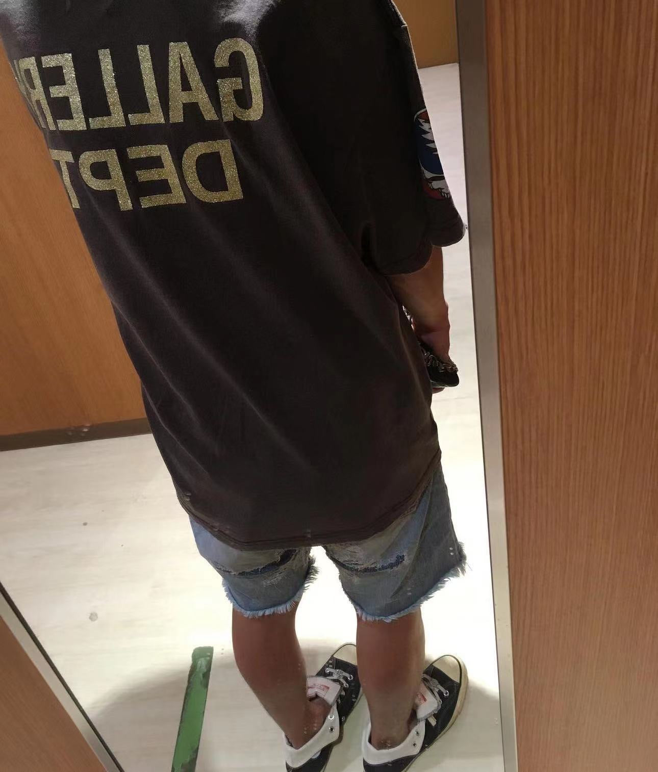 camiseta negra