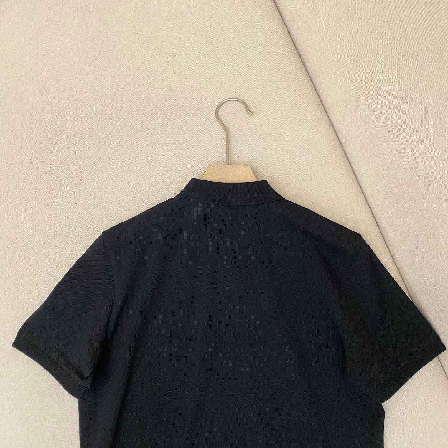 Camiseta blanca y negra