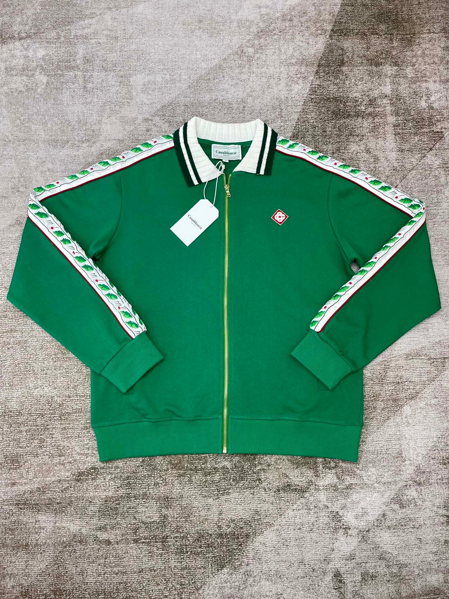 Chaqueta roja y verde
