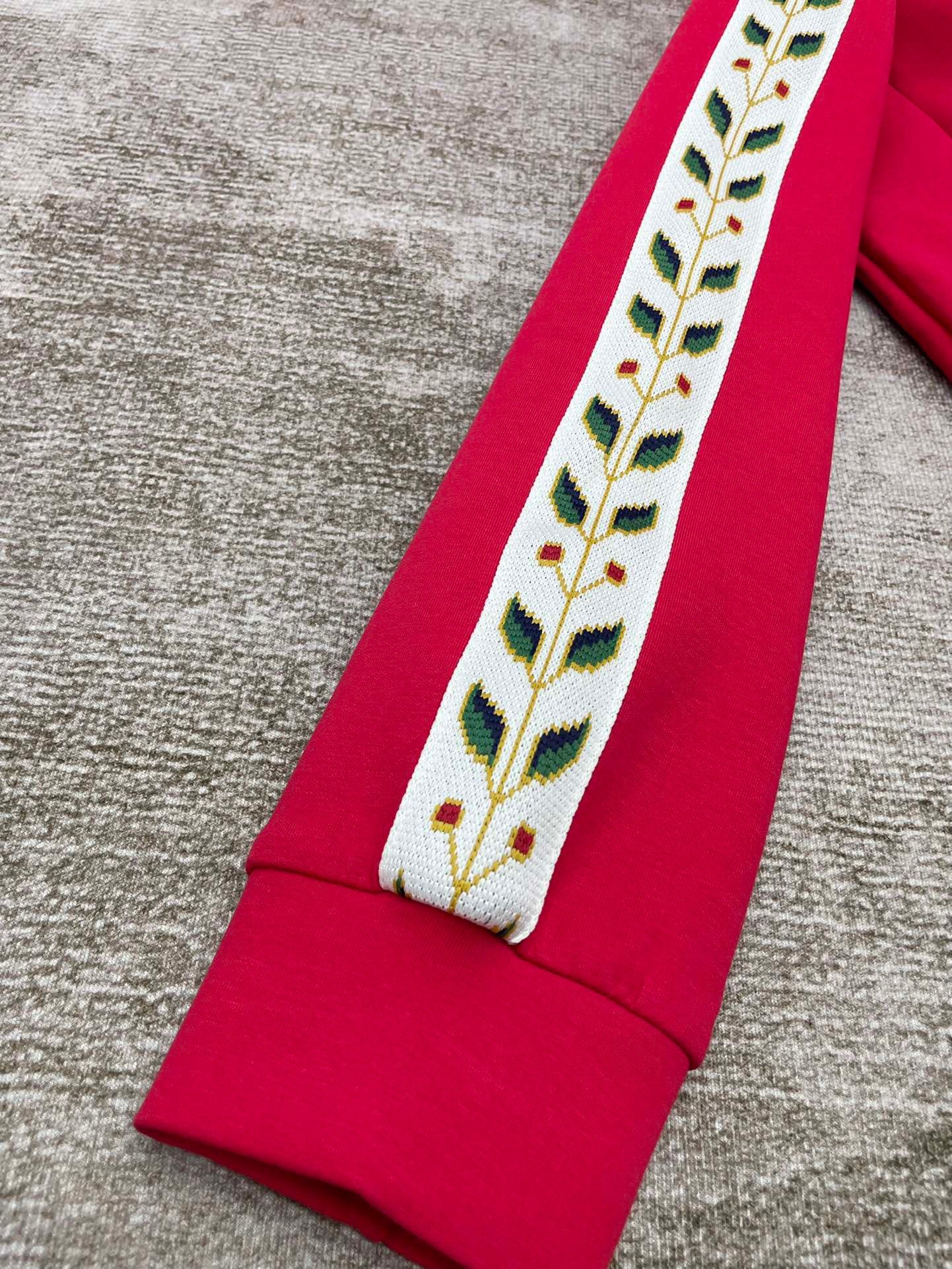 Chaqueta roja y verde