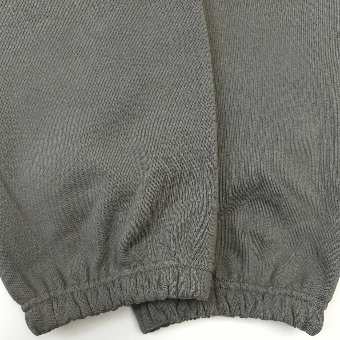 Pantalón gris