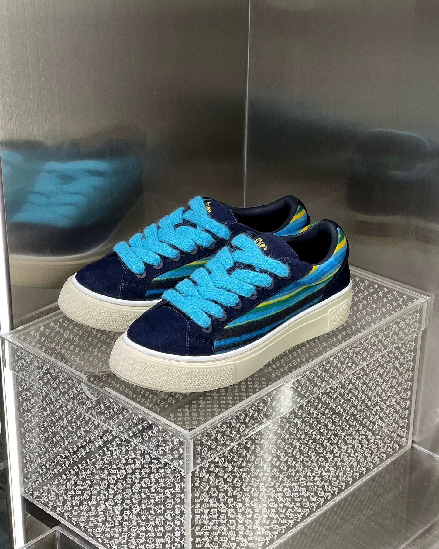 Mehrfarbige Schuhe