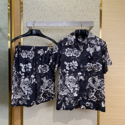 Mehrfarbiges T-Shirt mit Shorts