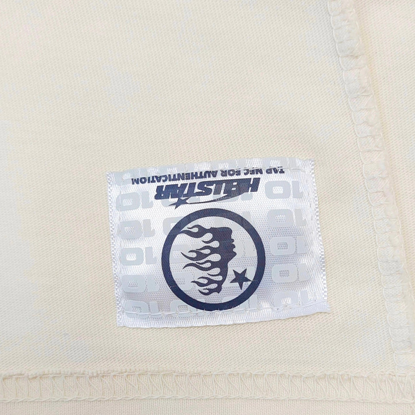 قميص أبيض