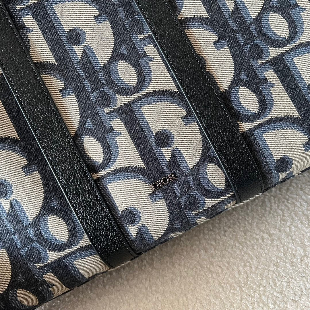 Blaue und schwarzgraue Tasche