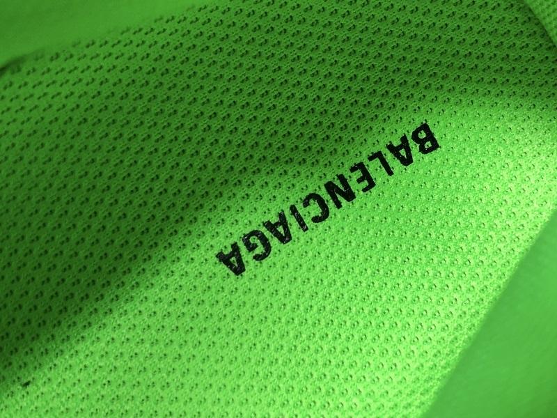 أحذية رياضية