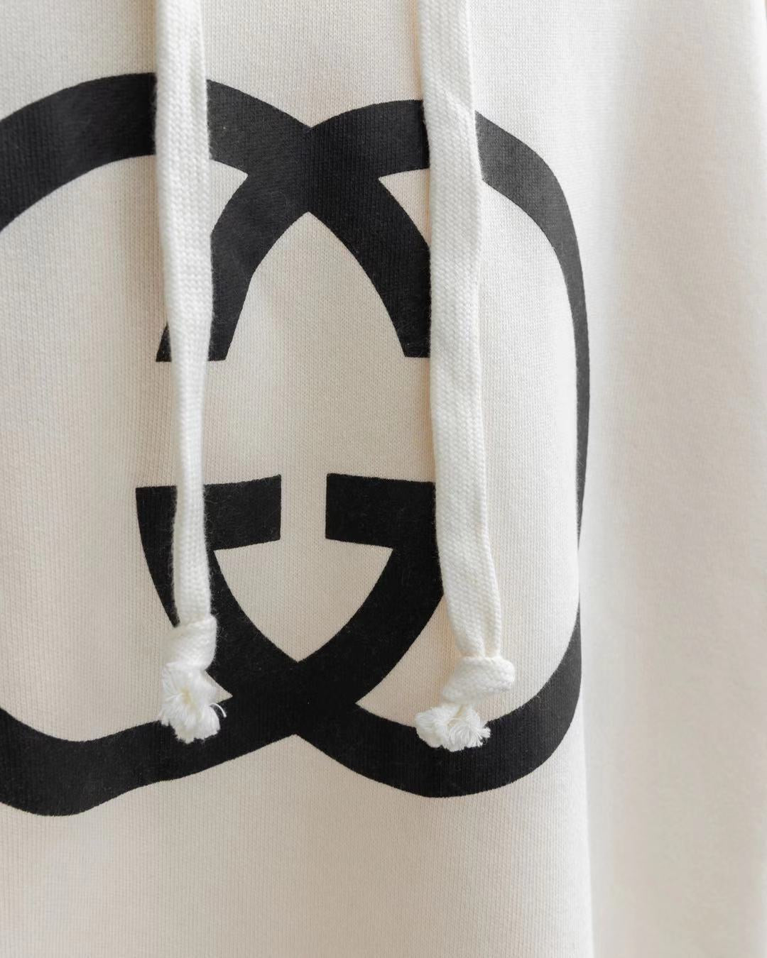 Sudaderas con capucha en blanco y negro