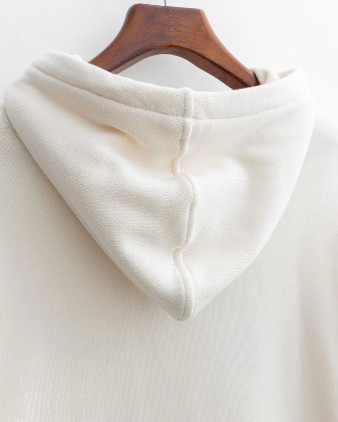 Sudaderas con capucha en blanco y negro