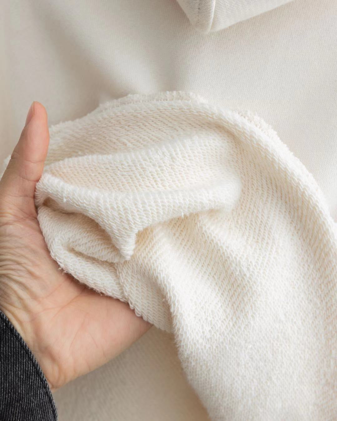 Sudaderas con capucha en blanco y negro