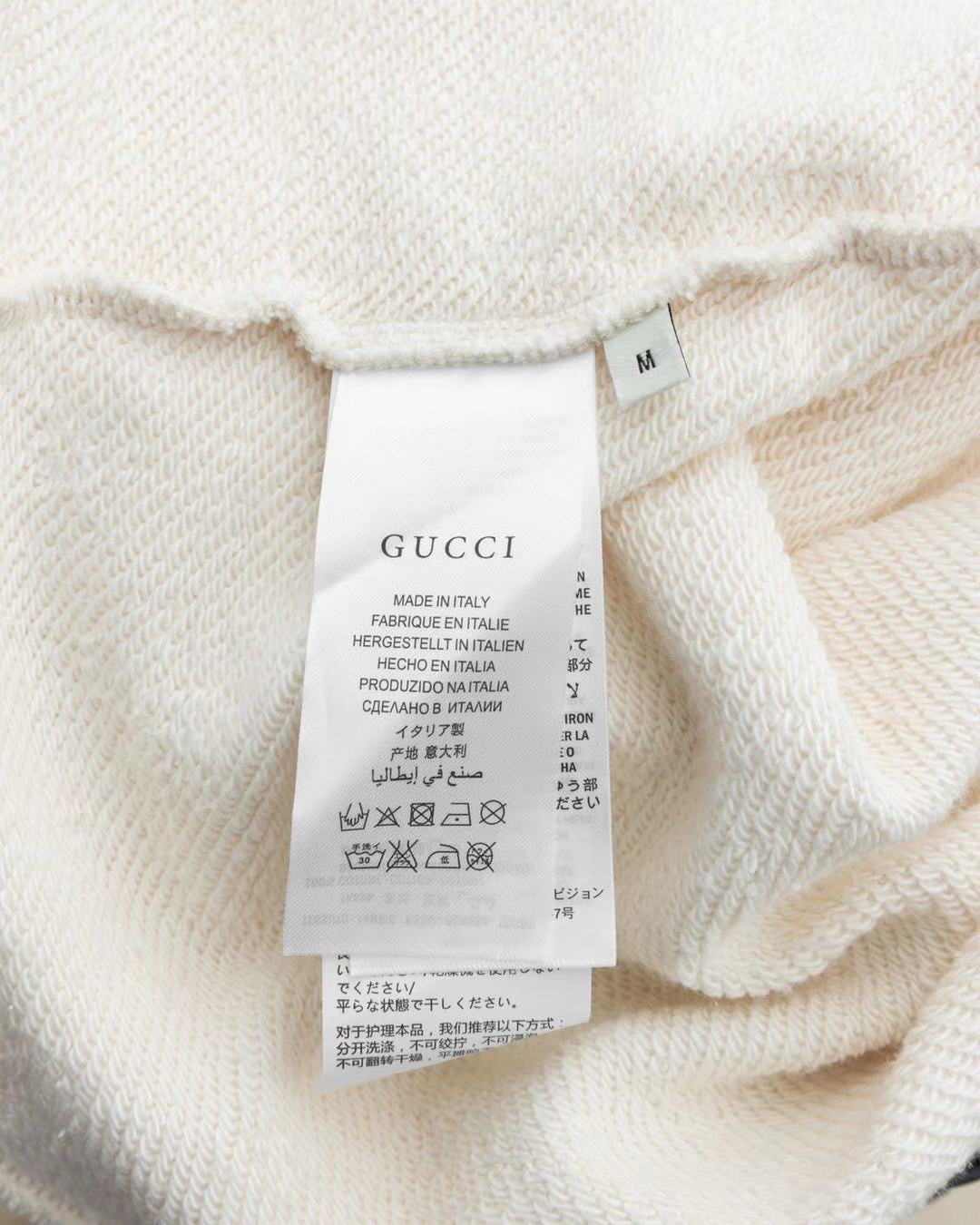 Sudaderas con capucha en blanco y negro