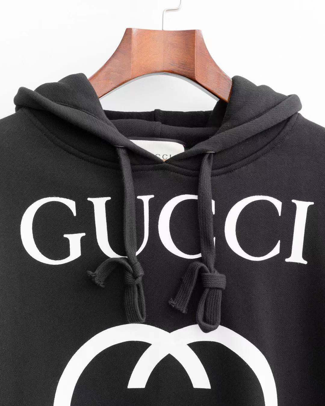 Sudaderas con capucha en blanco y negro