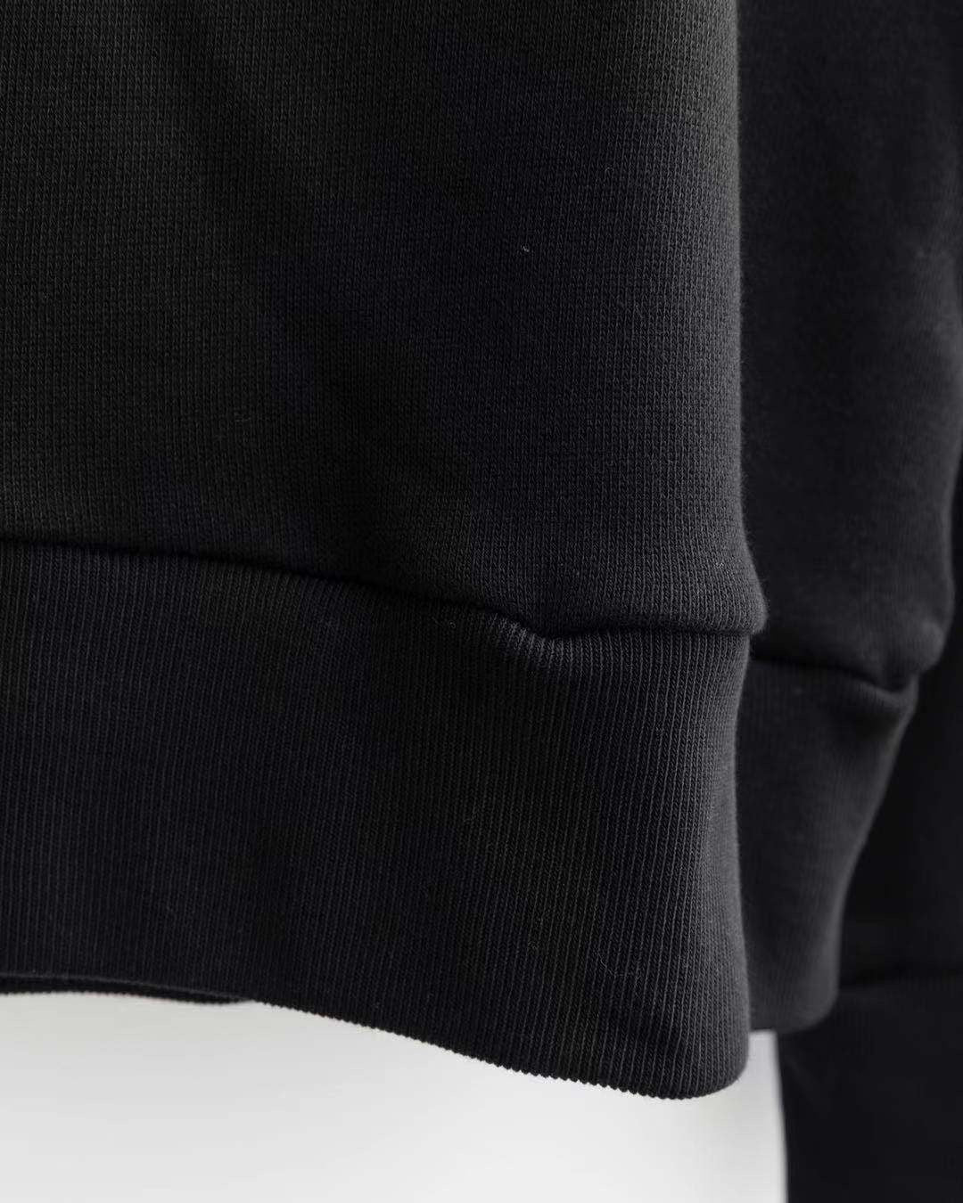 Sudaderas con capucha en blanco y negro