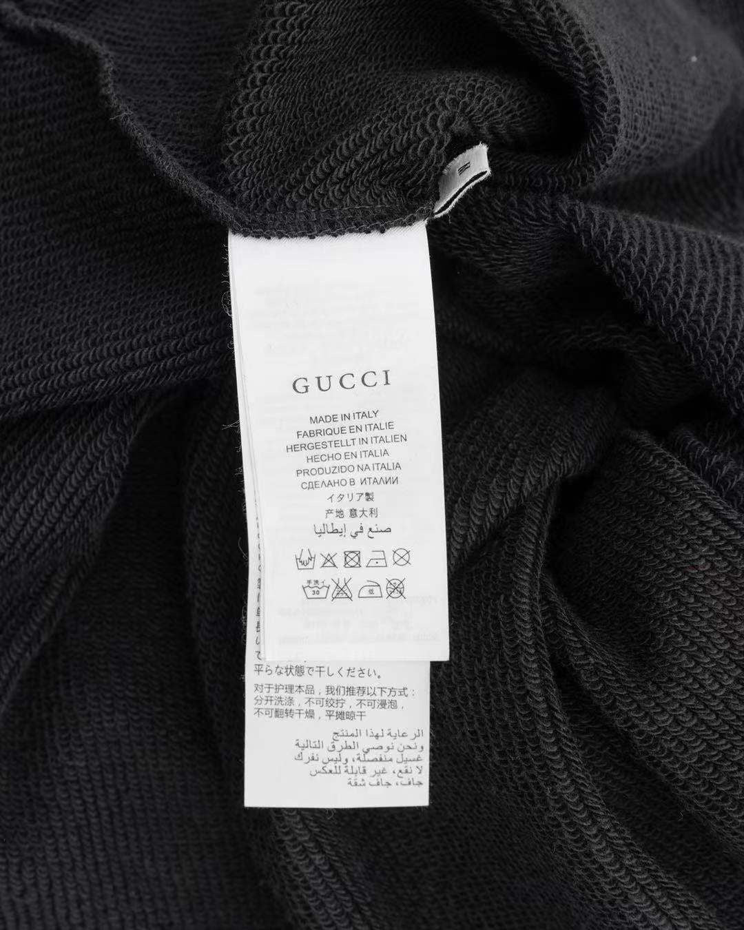 Sudaderas con capucha en blanco y negro