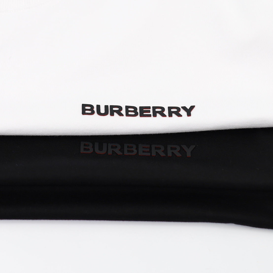 Schwarze T-Shirts