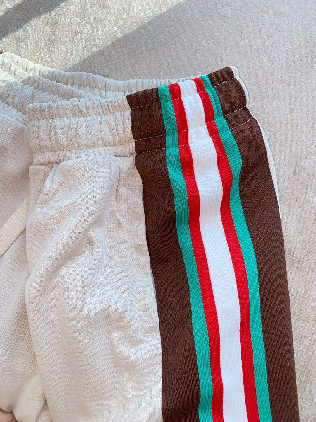 شورت باللون الأسود والوردي الفاتح