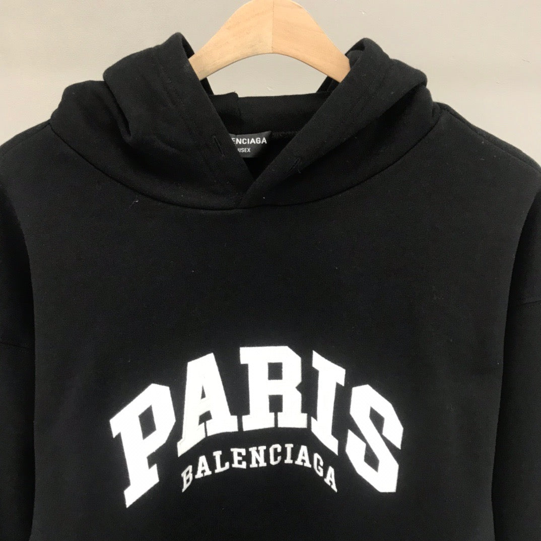 Sudaderas con capucha blancas y negras