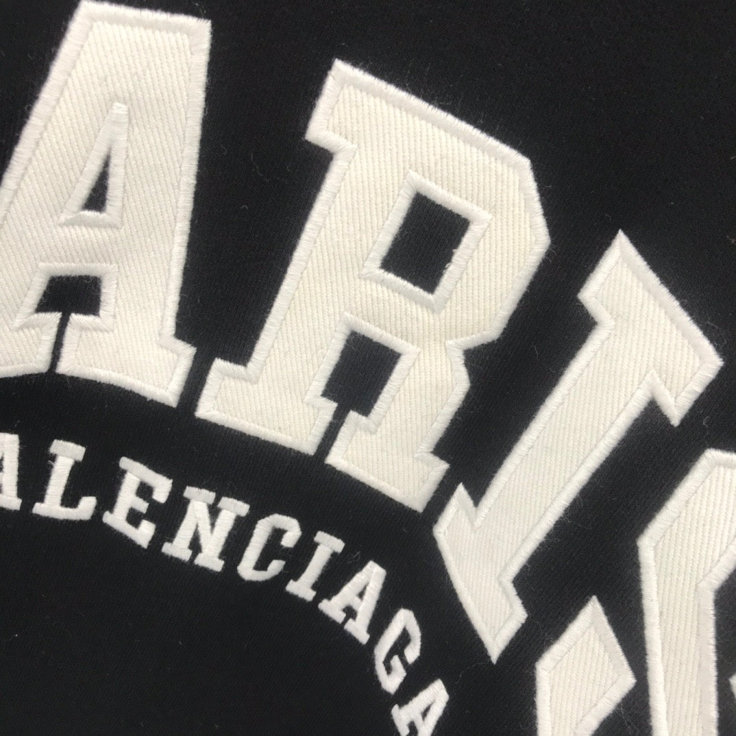 Sudaderas con capucha blancas y negras