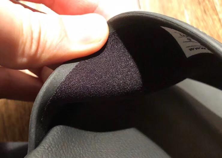 شباشب مطاطية سوداء